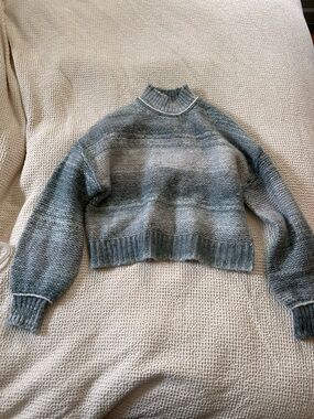 Cozy Gradient Crewneck Sweater - Gray